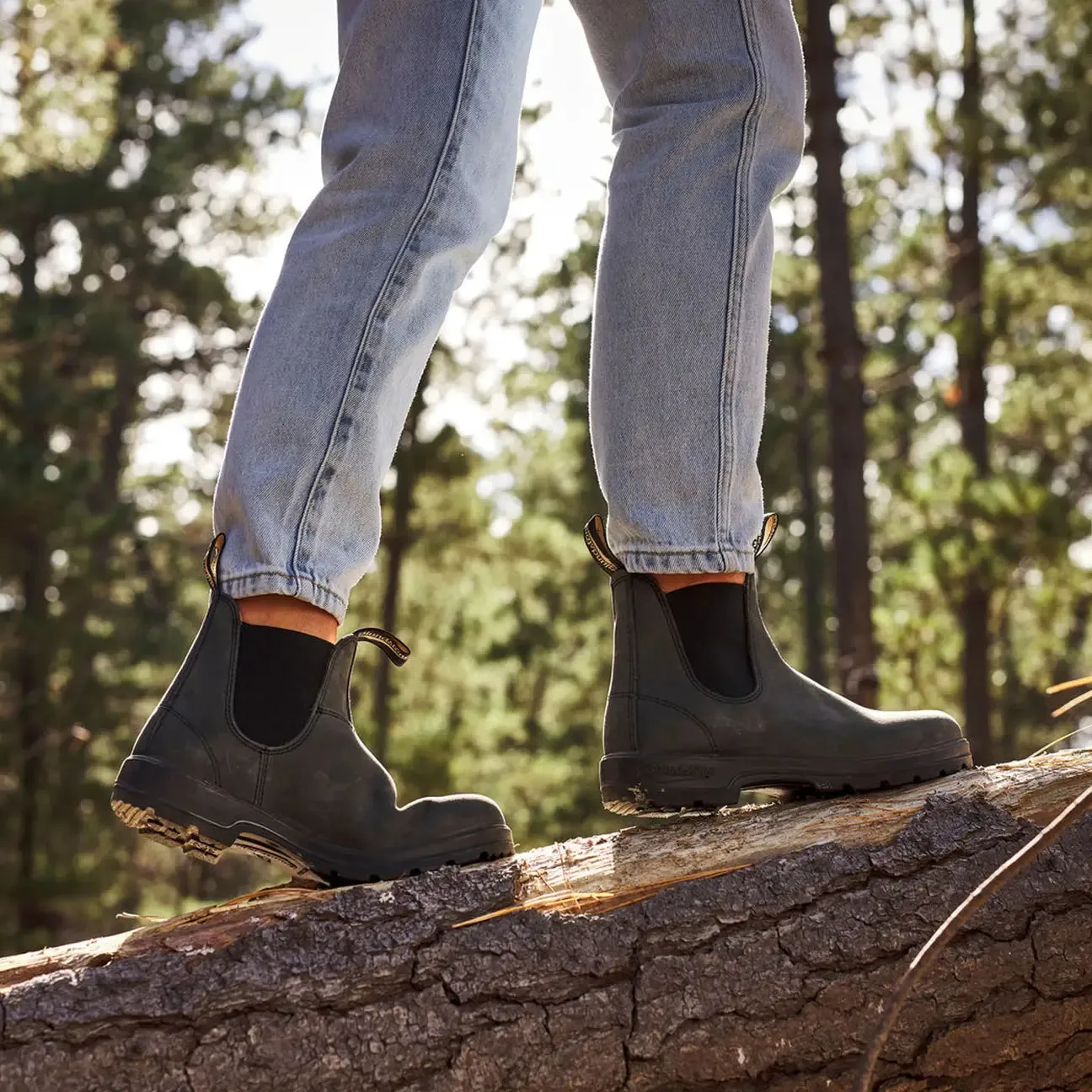 587 Classic Boots