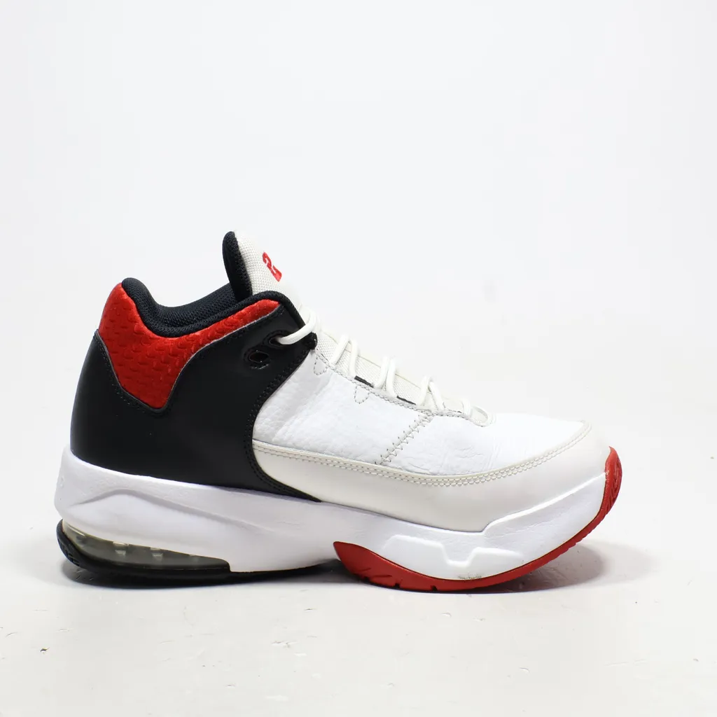 Air Jordan Max Aura 3 Sport Shoes Leather White Color For Men
