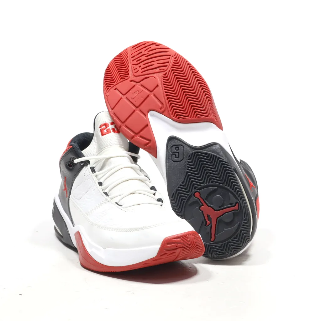 Air Jordan Max Aura 3 Sport Shoes Leather White Color For Men