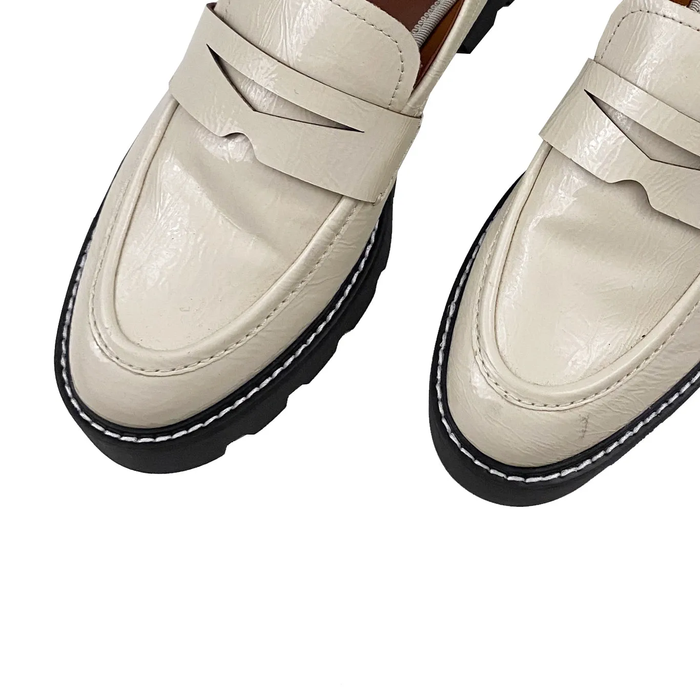 Creamy Loafers (8.5)o