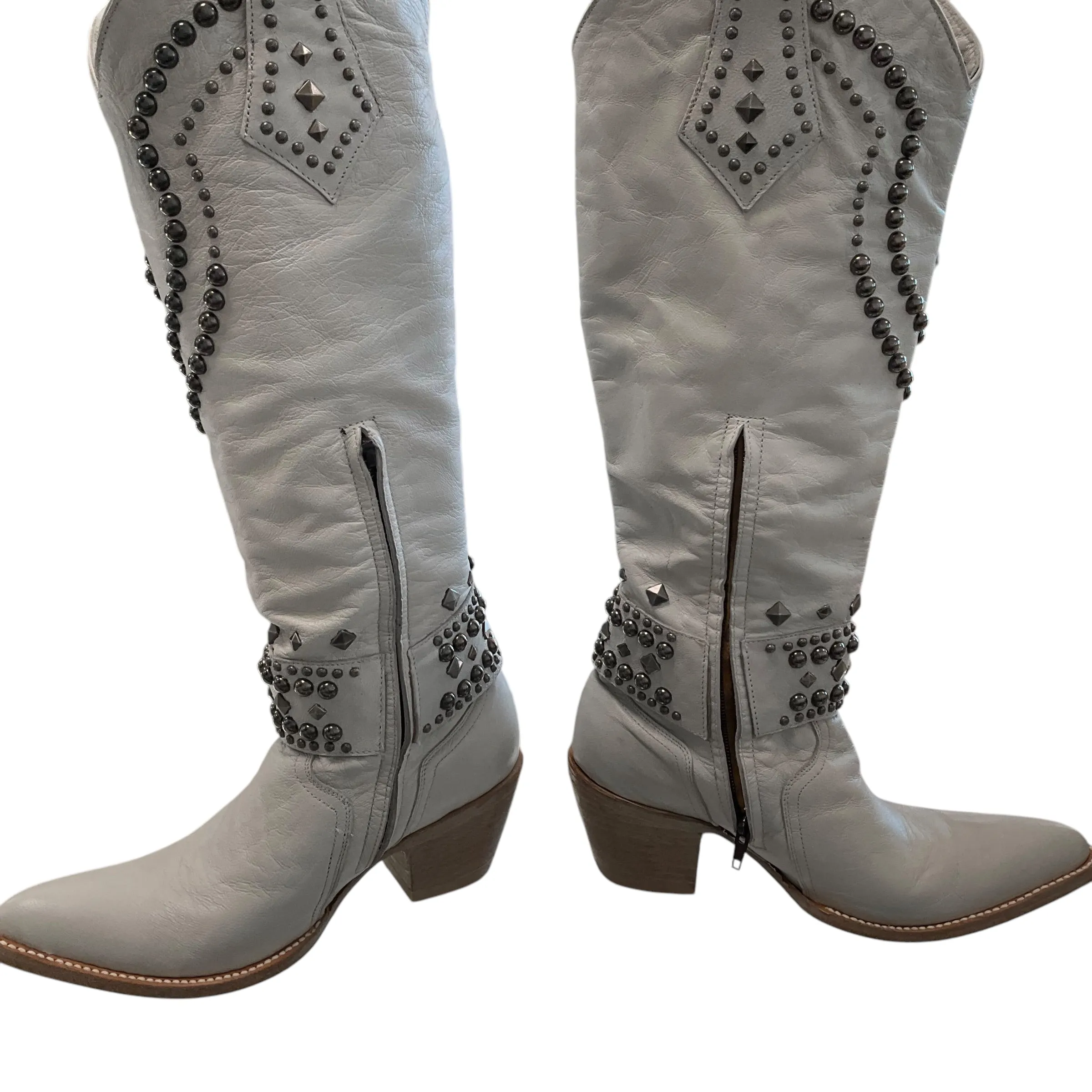 Old Gringo White Studded Boots. Size 9.
