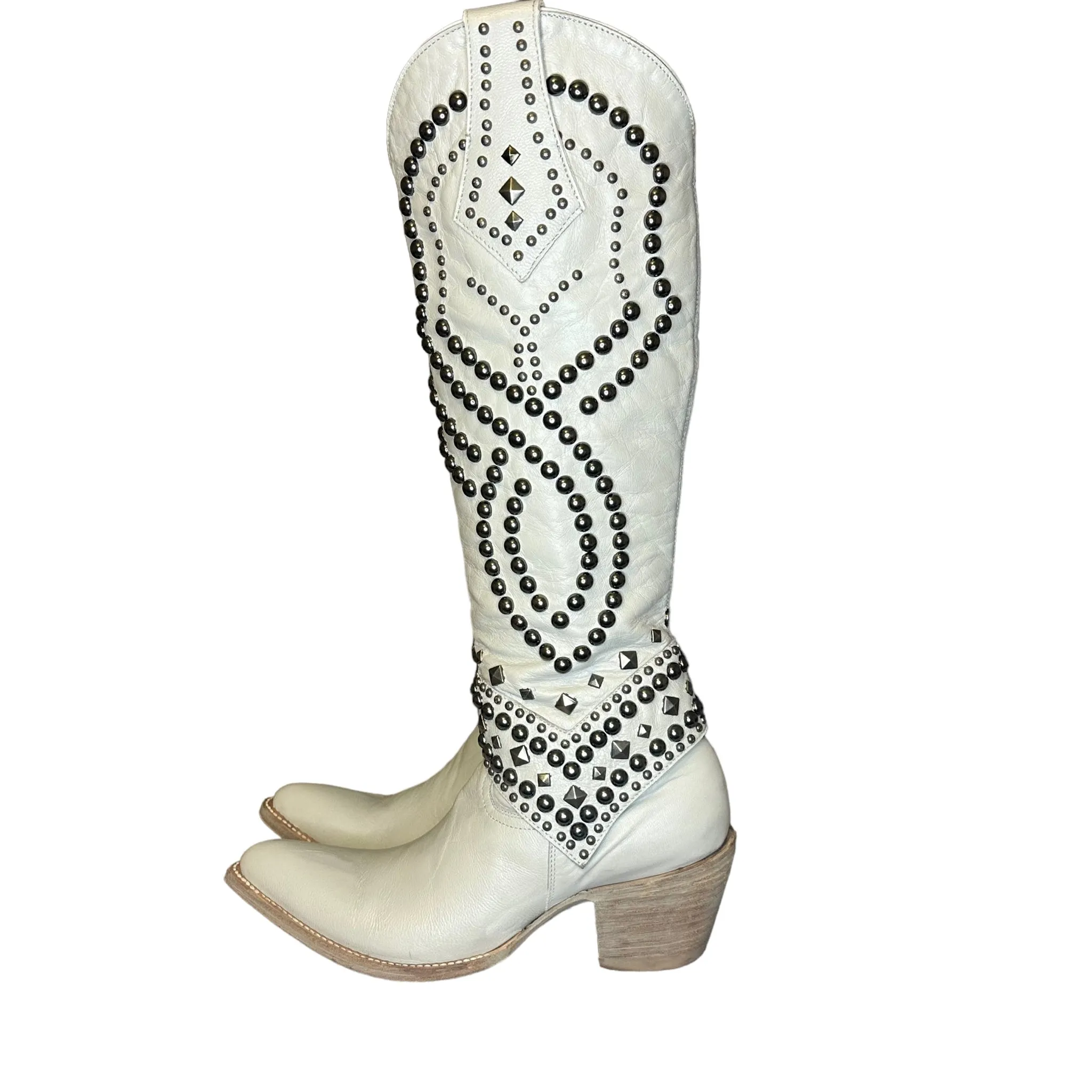 Old Gringo White Studded Boots. Size 9.