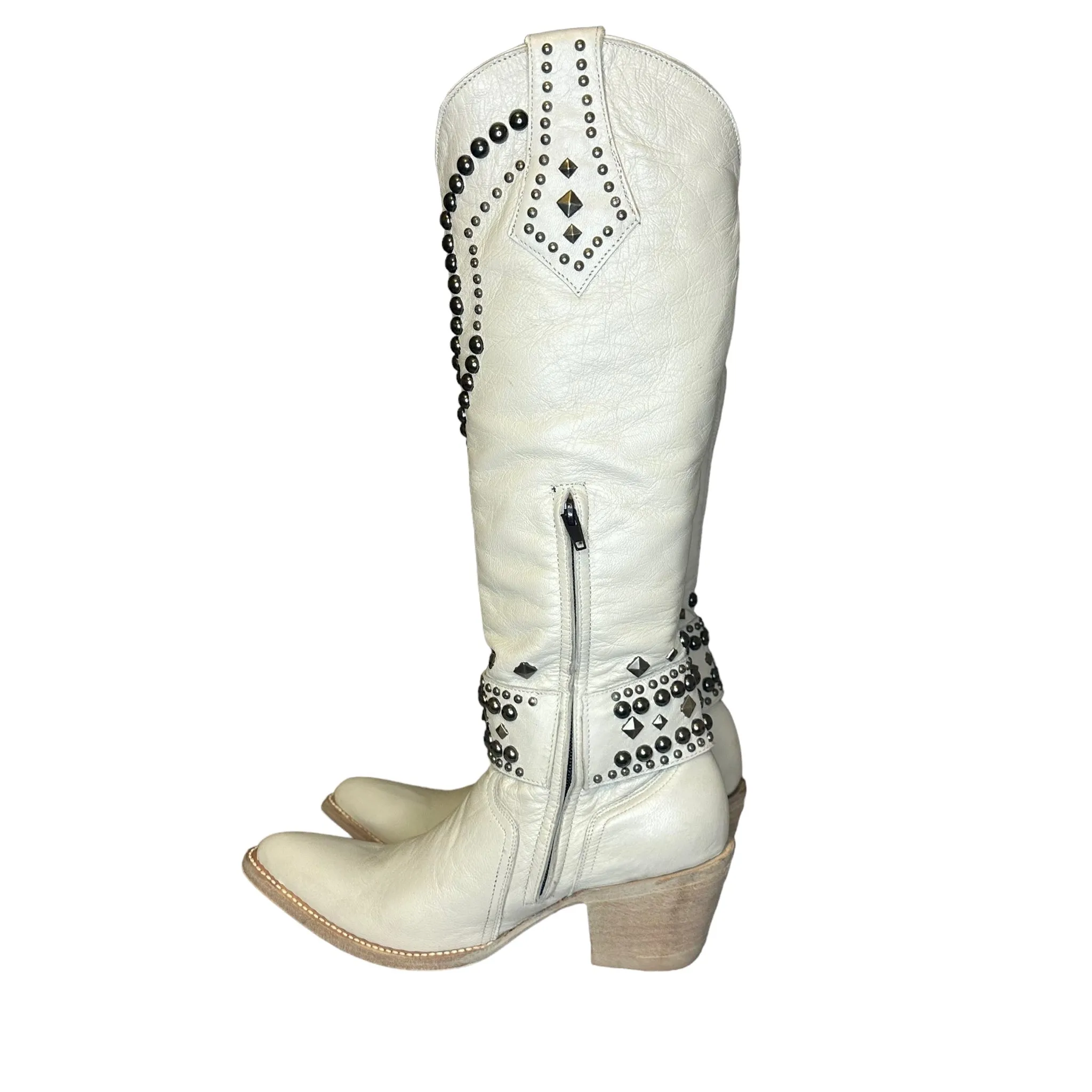 Old Gringo White Studded Boots. Size 9.